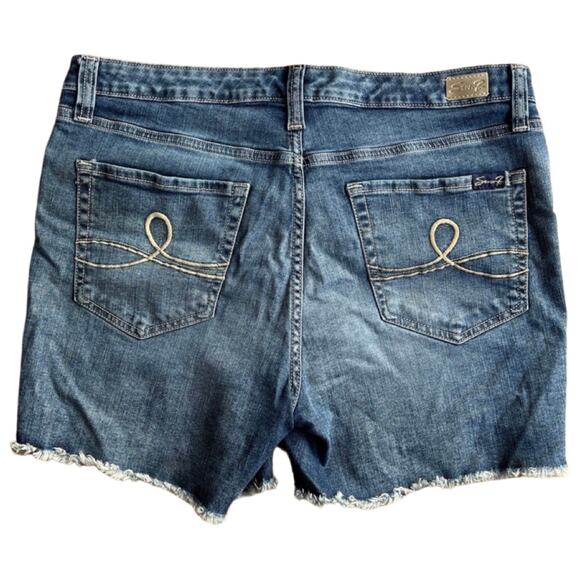 Seven7 Medium Wash Blue Denim Raw Hem Boyfriend Relaxed Jean Shorts Sz 12 - Picture 6 of 10